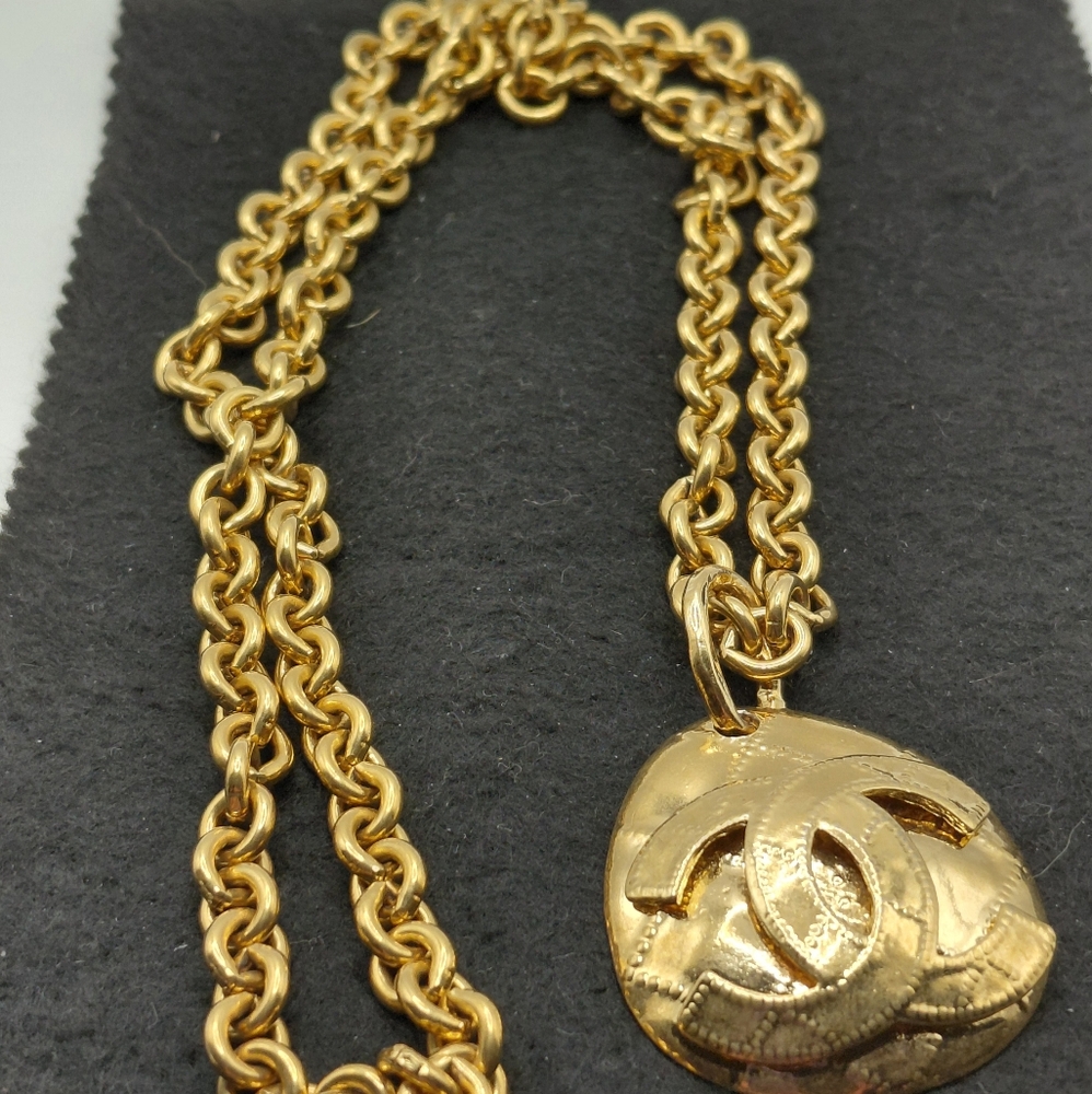 CHANEL Vintage Coco Mark CC Logo Round Pendant Necklace Gold Tone 94P Auth - Picture 5 of 8